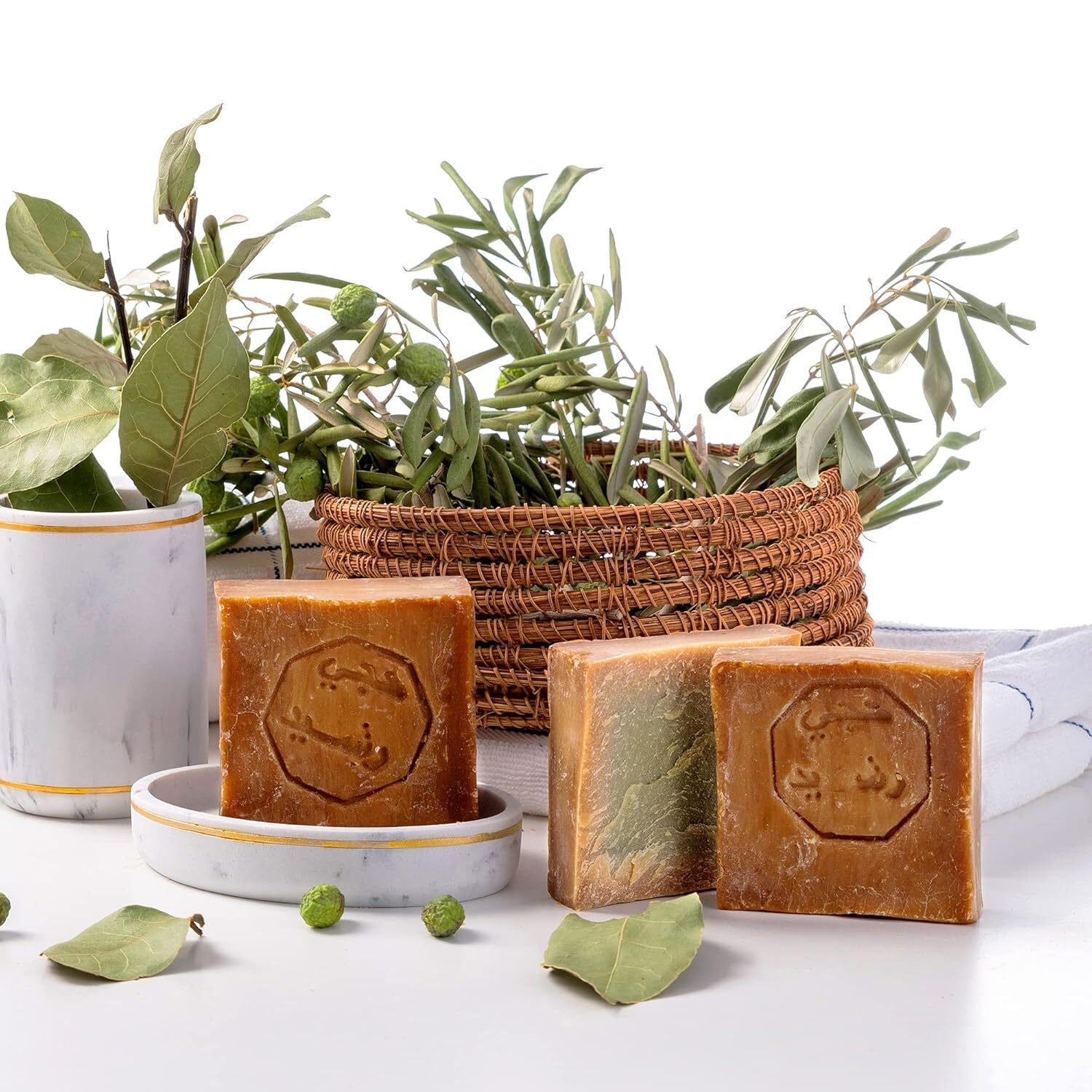 c849a42385232b3aaf392f2064370030.jpg 3×200g Aleppo Seife Set mit 40 Prozent Lorbeeröl – Naturseife mit 60 Prozent Olivenöl & Sisalsäckchen
