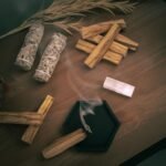 12-teiliges Set Räucherset Hausreinigung – Weißer Salbei, Palo Santo & Selenit Armband | BESOULS