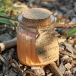 Spiced Orange Duftkerze im Glas mit Korkdeckel – Sojawachs Aromakerze für gemütliche Atmosphäre 7.5x5.5 cm – Honigbee Spiced Orange Duftkerze im Glas mit Korkdeckel – Sojawachs Aromakerze für gemütliche Atmosphäre 7.5x5.5 cm