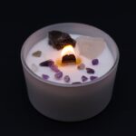 Chakra Kristallkerze Kronenchakra – Sojawachs Kerze mit Kristallen, 17h, 8.5×5 cm, 0.36 kg