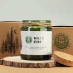 Woodwick Sojakerze Wolfs Moon – Duftkerze im Glas mit Holzdocht, mystischer Waldduft & Knistereffekt – 9 x 7 cm