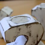 Kerzenhalter Zahl 8 Holz – Handgefertigter Geburtstags Kerzenhalter aus weiß gewaschenem Holz – Honigbee Kerzenhalter Zahl 8 Holz – Handgefertigter Geburtstags Kerzenhalter aus weiß gewaschenem Holz