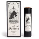 Manifestation Kerze Locked Desires – Ritual Duftkerze mit Rosmarin – Spirituelle Geschenkidee – 24x9.5x6.8 cm – 40–50h – Honigbee Manifestation Kerze Locked Desires – Ritual Duftkerze mit Rosmarin – Spirituelle Geschenkidee – 24x9.5x6.8 cm – 40–50h