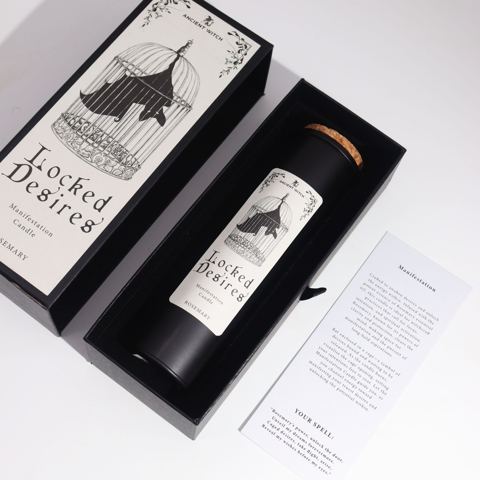 bG9jYWw6Ly9tZWRpYS9ISy8yRC82MFIzMEMxSDc0UzMyREhLLzIzNmQxMTI4LmpwZWc-scaled-1.jpg Manifestation Kerze Locked Desires – Ritual Duftkerze mit Rosmarin – Spirituelle Geschenkidee – 24x9.5x6.8 cm – 40–50h