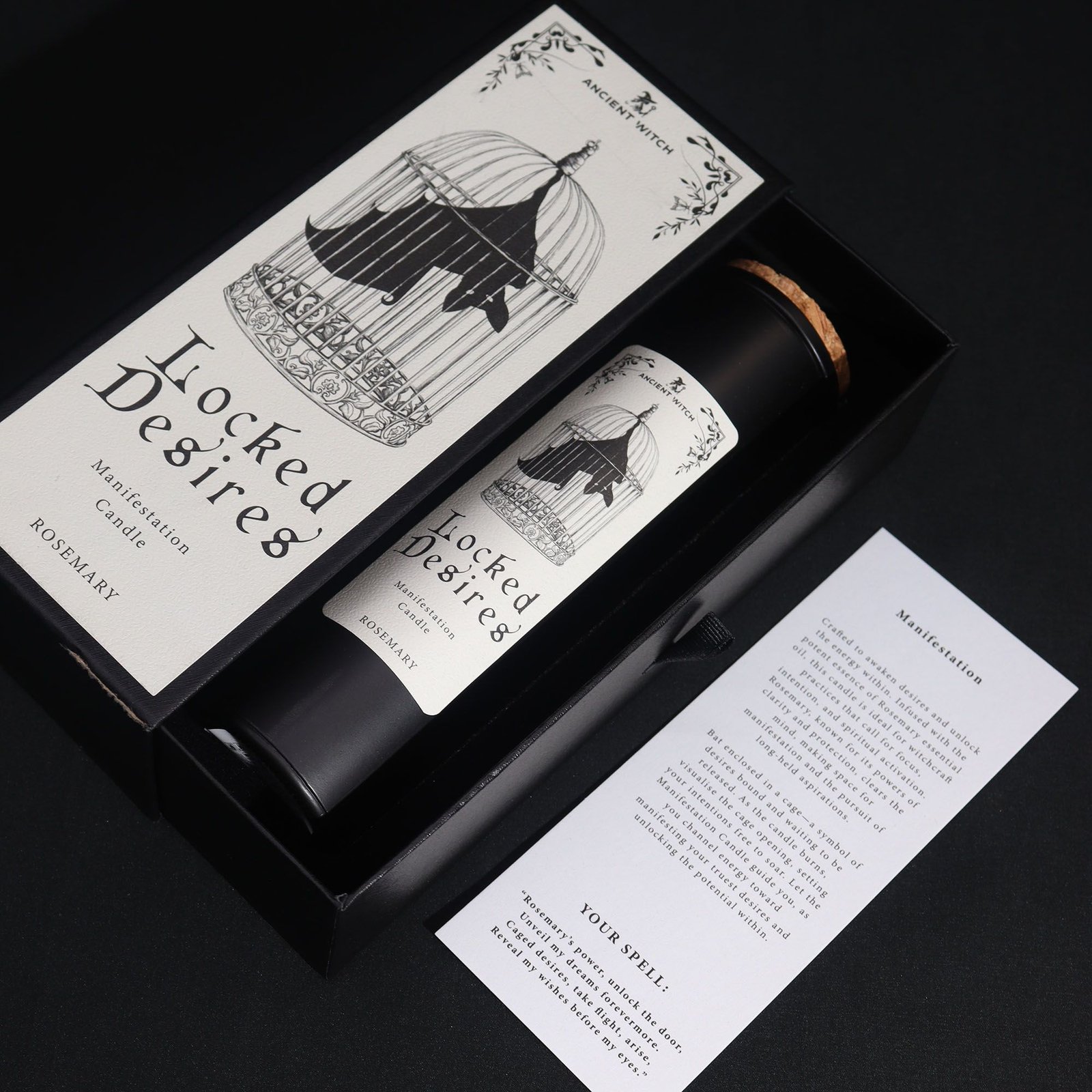 bG9jYWw6Ly9tZWRpYS9ITS8yRC82MFIzMEMxSDc0UzMyREhNLzllZmM0OTFkLmpwZWc.jpg Manifestation Kerze Locked Desires – Ritual Duftkerze mit Rosmarin – Spirituelle Geschenkidee – 24x9.5x6.8 cm – 40–50h