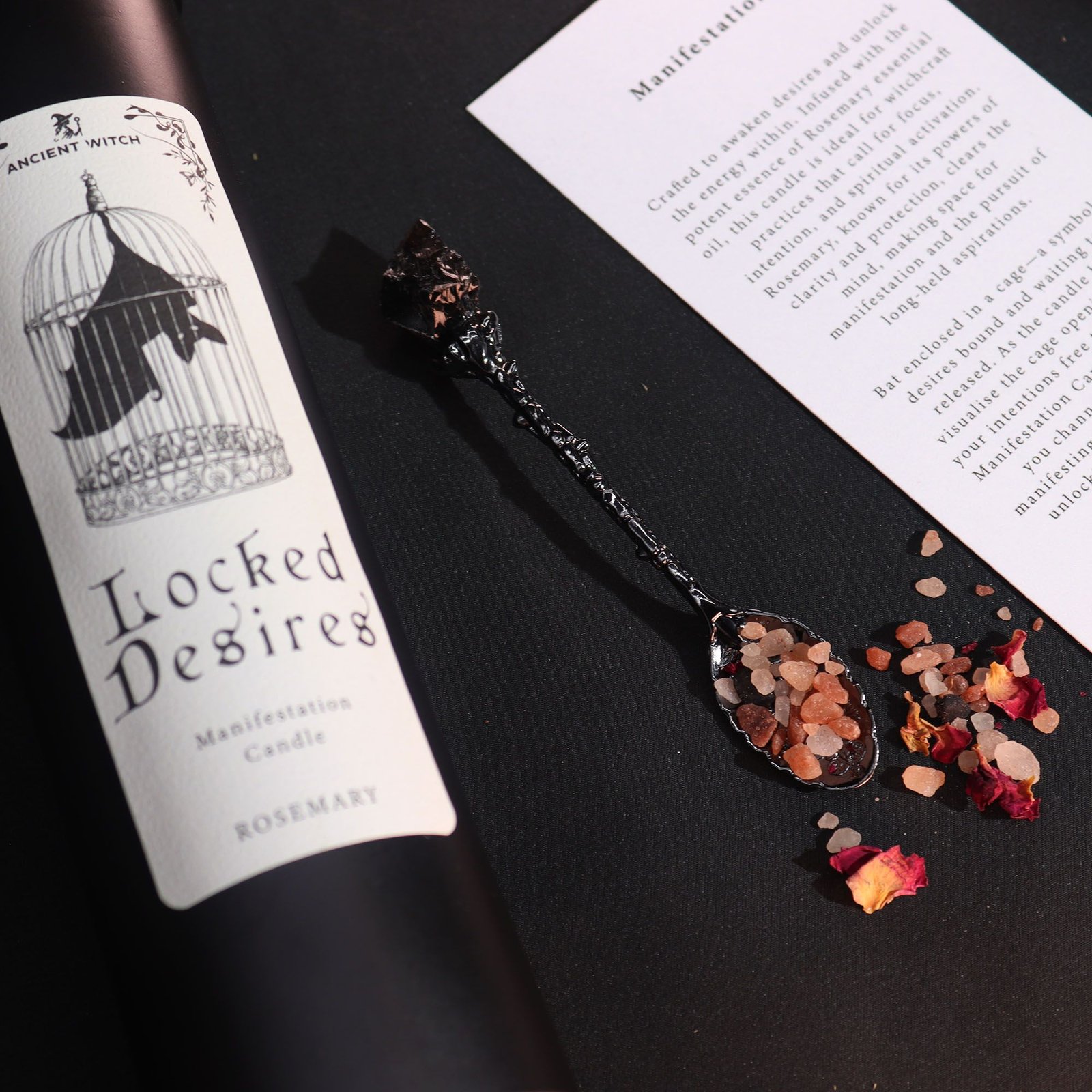 bG9jYWw6Ly9tZWRpYS9IUC8yRC82MFIzMEMxSDc0UzMyREhQLzQ3MjY1ZTA2LmpwZWc.jpg Manifestation Kerze Locked Desires – Ritual Duftkerze mit Rosmarin – Spirituelle Geschenkidee – 24x9.5x6.8 cm – 40–50h
