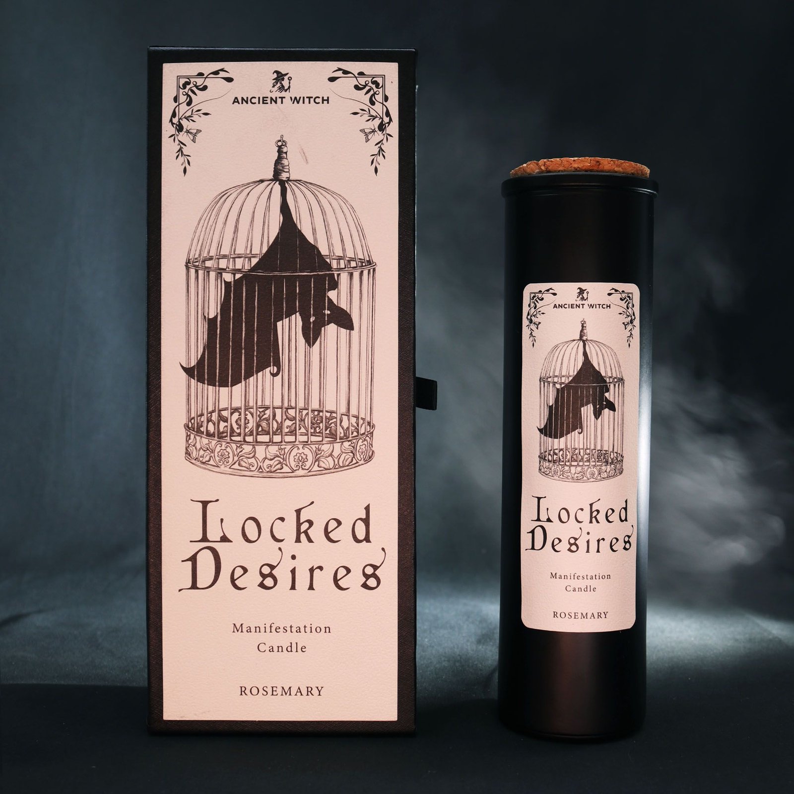 bG9jYWw6Ly9tZWRpYS9IUS8yRC82MFIzMEMxSDc0UzMyREhRL2Q2MTY4MzM5LmpwZWc.jpg Manifestation Kerze Locked Desires – Ritual Duftkerze mit Rosmarin – Spirituelle Geschenkidee – 24x9.5x6.8 cm – 40–50h