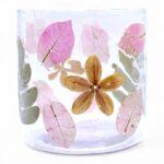 Glas Kerzenhalter mit Blumen Primavera – Straight Candle Holder aus recyceltem Glas 8x8 cm – Honigbee Glas Kerzenhalter mit Blumen Primavera – Straight Candle Holder aus recyceltem Glas 8x8 cm