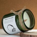 Woodwick Sojakerze Forest Resin – Duftkerze im Glas mit Holzdocht, Wald Duft & Knistereffekt – 9 x 7 cm