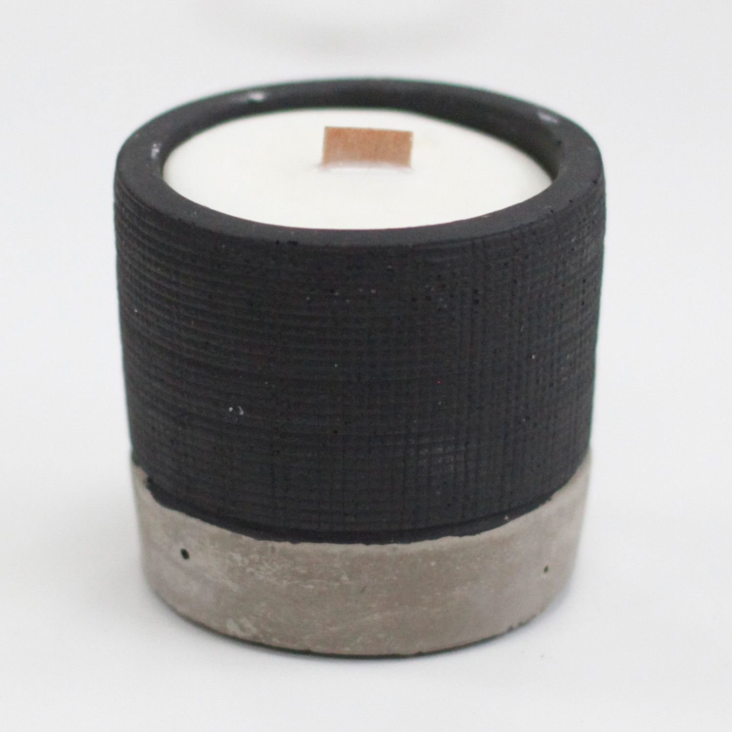 bG9jYWw6Ly9tZWRpYS9TUi8wRC82MFIzMEMxRzZNVEswRFNSL2ZiNzY2NWM5LmpwZWc.jpg Sojawachs Kerze Beton Schwarz Duftkerze – Duftkerze im Betontopf mit Holzdocht 7.5 x 7.5 cm