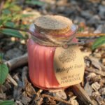 Midnight Rose Duftkerze im Glas – Sojawachs Aromakerze mit Rosenduft & Korkdeckel, 7.5 x 5.5 cm