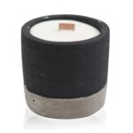 Sojawachs Kerze Beton Schwarz Duftkerze – Duftkerze im Betontopf mit Holzdocht 7.5 x 7.5 cm – Honigbee Sojawachs Kerze Beton Schwarz Duftkerze – Duftkerze im Betontopf mit Holzdocht 7.5 x 7.5 cm