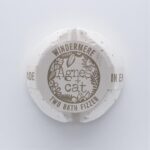 Badebombe Windermere Weiß Grau 210g – Handgemachte Badebombe mit Sanftem Duft