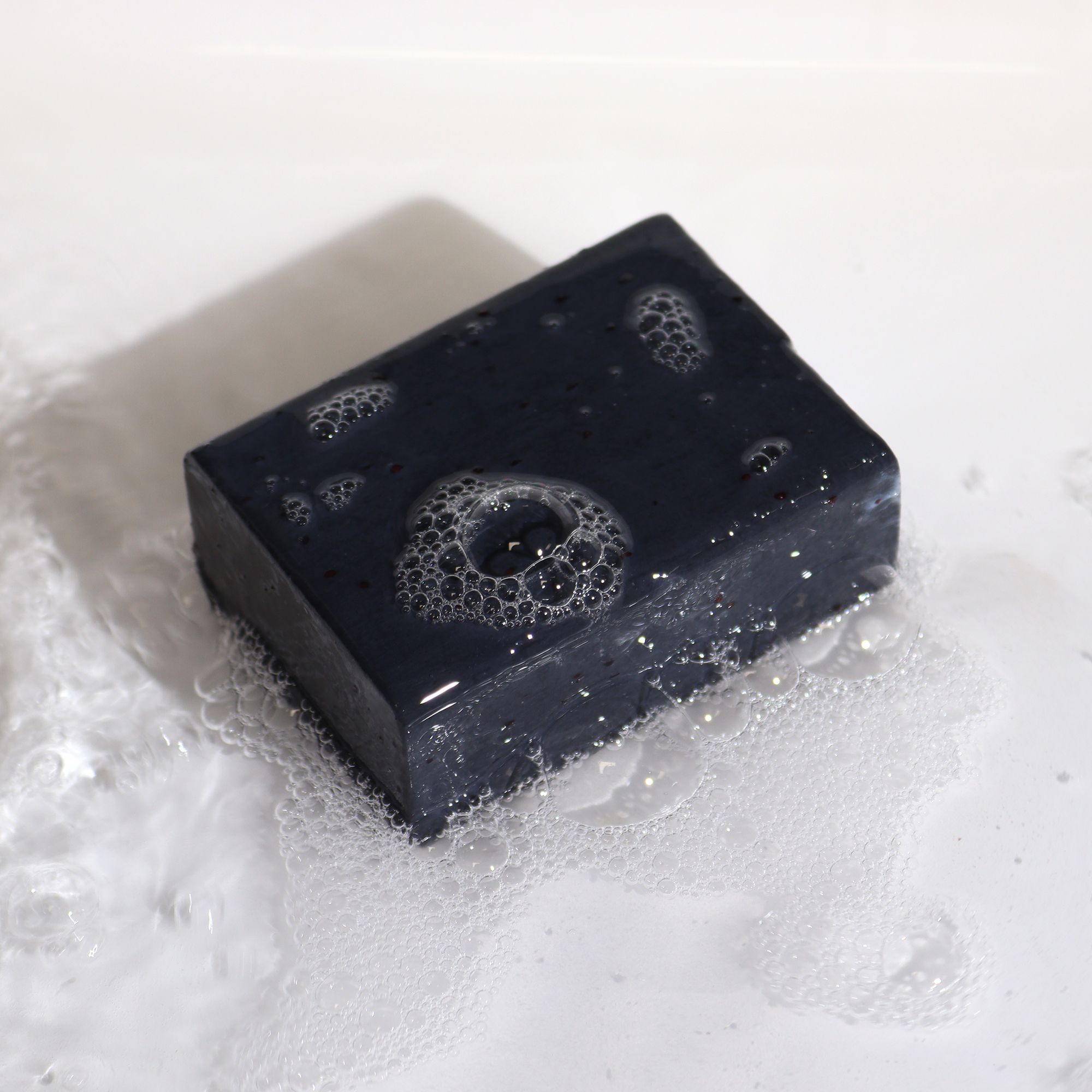 Tonerde Seife Bergamotte & Sandelholz Schwarz 145g – Peelingseife mit Aktivkohle