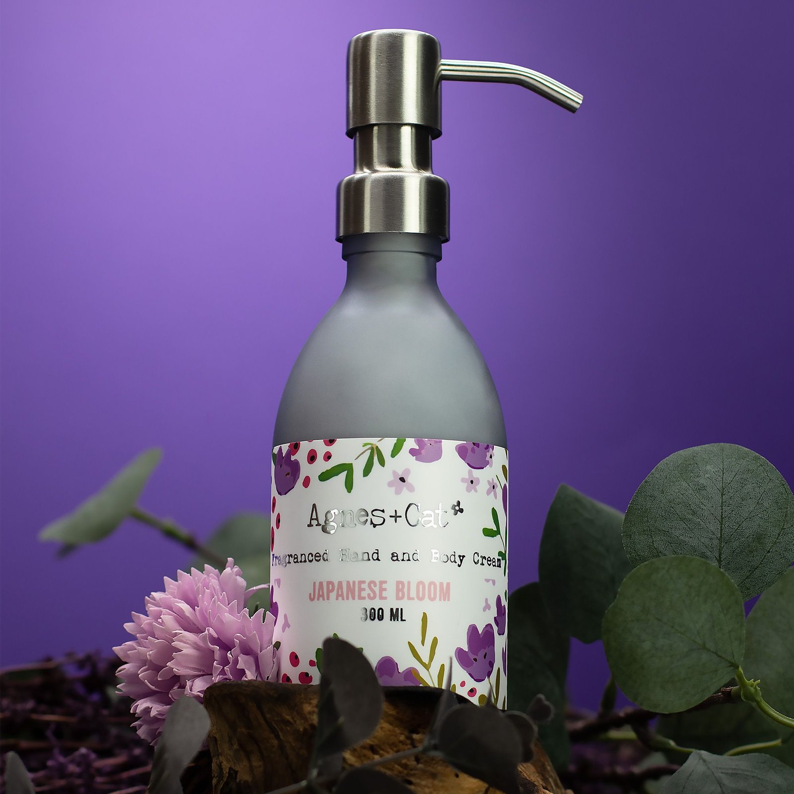 bG9jYWw6Ly9tZWRpYS8xRy9BRS82MFIzMEMxSjY0VjNBRTFHLzJhY2M0NzE5LmpwZw.jpg Hand- und Körpercreme Japanese Bloom 300ml luxuriöse intensive Pflege