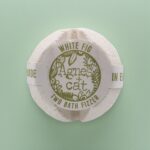 Badebombe White Fig Weiß Grün 210g – Handgemachte Badebombe mit Feigenduft