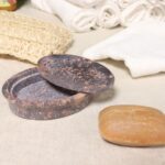 Seifenablage Soapstone 11x8 cm – Ovale Seifenschale mit Abtropfgitter aus Naturstein – Honigbee Seifenablage Soapstone 11x8 cm – Ovale Seifenschale mit Abtropfgitter aus Naturstein