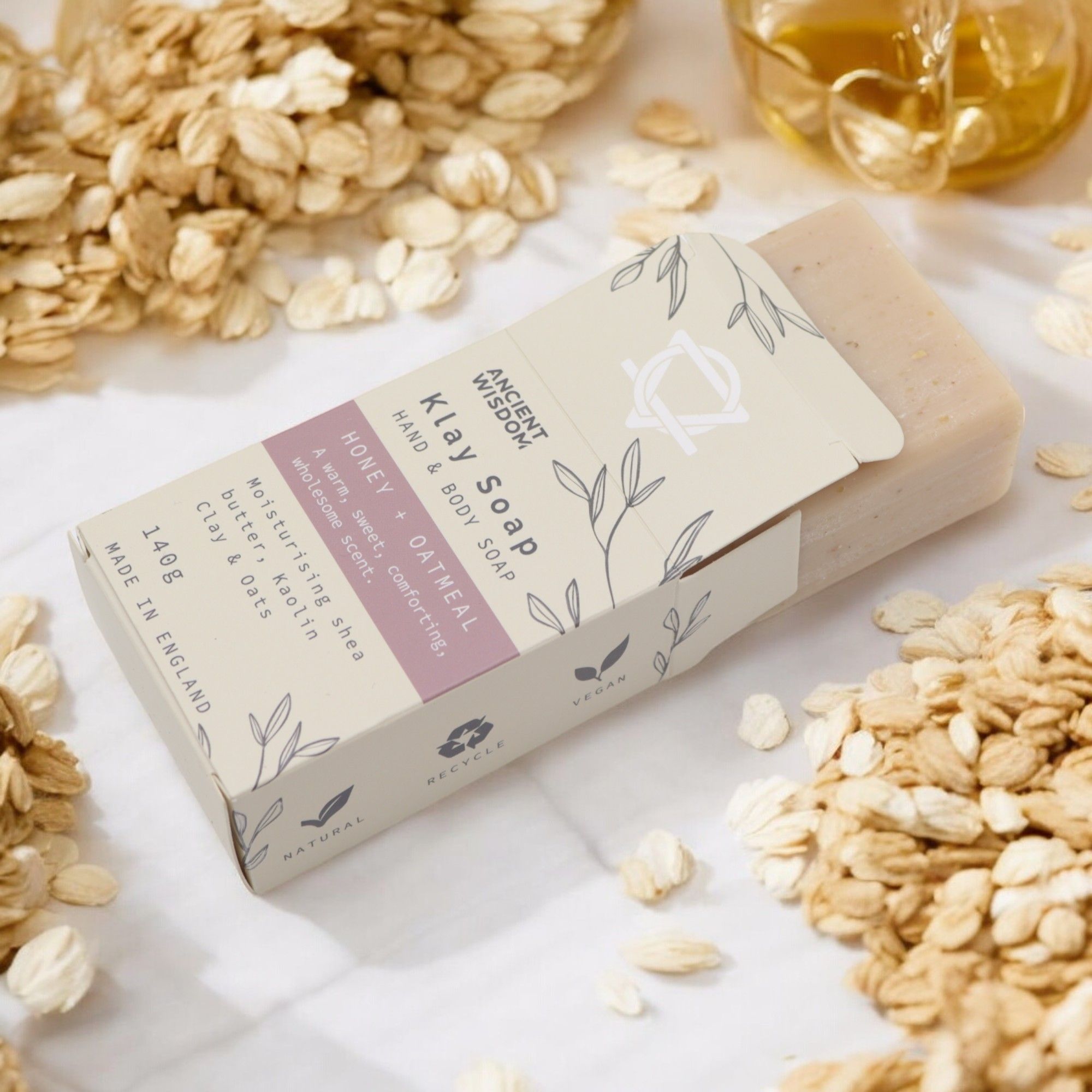 bG9jYWw6Ly9tZWRpYS8xUS80RS82MFIzMEMxRzZXVDM0RTFRLzlhNjhkYzY4LmpwZWc.jpg Tonerde Seife Honig & Hafer Beige 145g – Milde Naturseife mit Kaolin und Hafer
