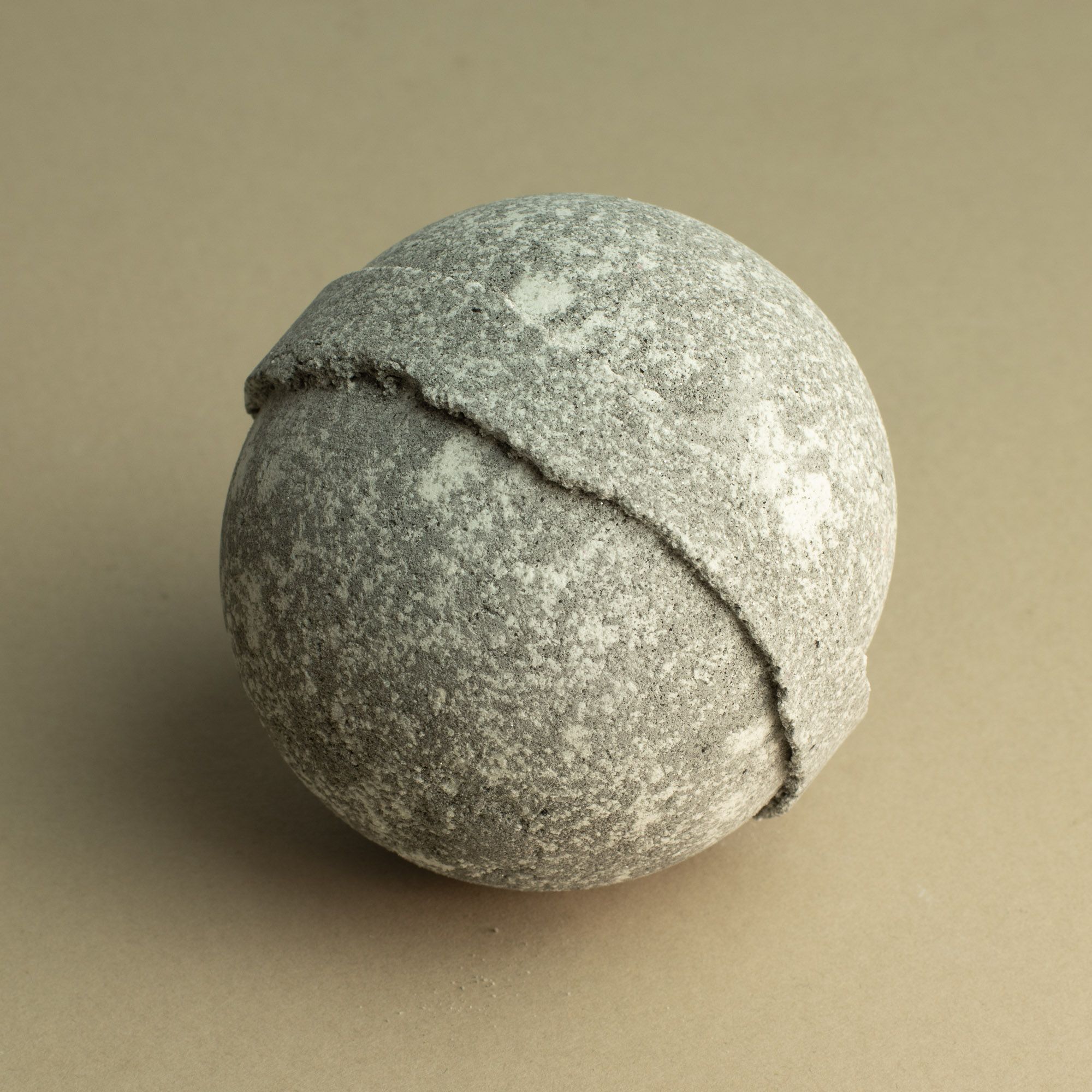Badebombe Luft Element 220g mit Edelstein – Wellness Badekugel Wind & Air