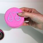 Sternzeichen Badebomben Waage Pink 2 x 150 g – Badefizzer Set mit Horoskop