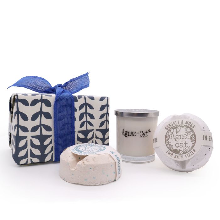 Agnes + Cat Geschenkbox Parma Violet Blau – Duftkerze & Badebomben Geschenkset