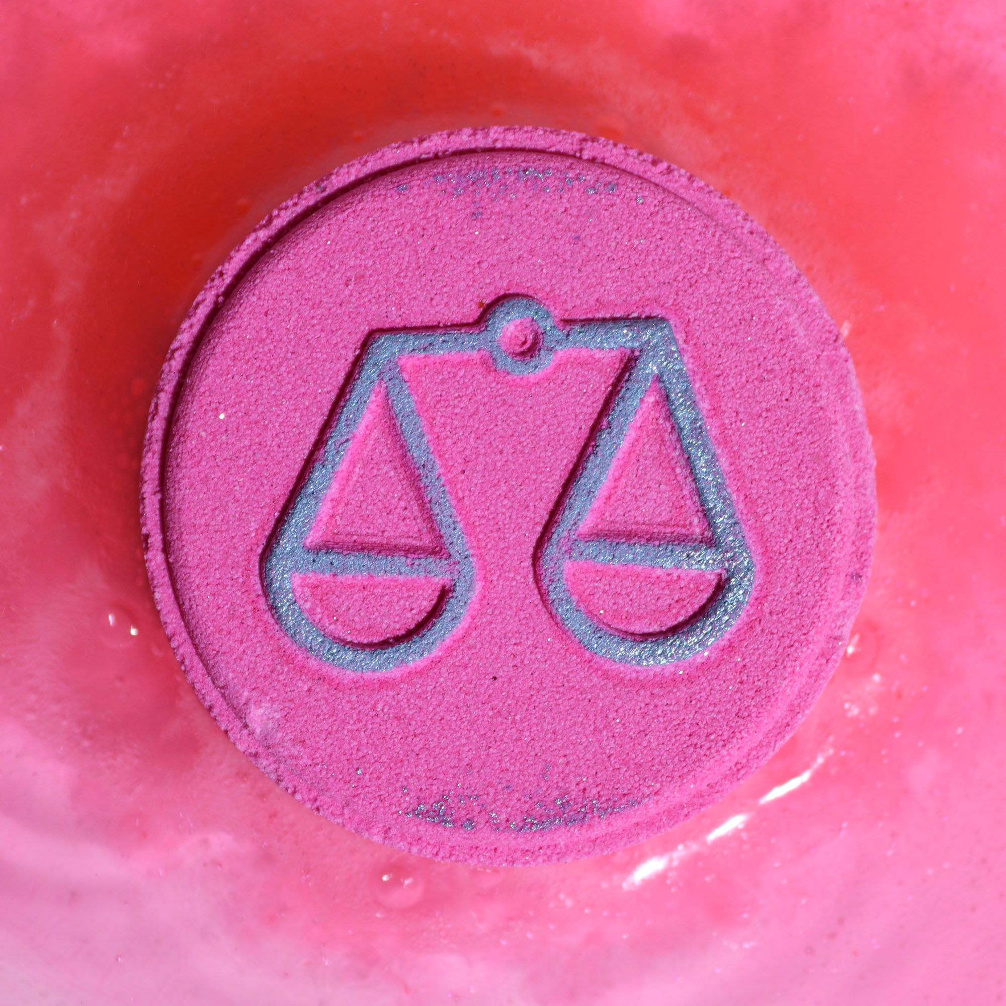 Sternzeichen Badebomben Waage Pink 2 x 150 g – Badefizzer Set mit Horoskop