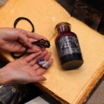 Badezauber Verführung Ritual 490g – Magisches Badesalz mit Amethyst Kristall Amulett