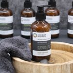 Hand- und Körperlotion Sandelholz Rose 250ml – Aromatherapie Pflege mit natürlichen Ölen – Honigbee Hand- und Körperlotion Sandelholz Rose 250ml – Aromatherapie Pflege mit natürlichen Ölen