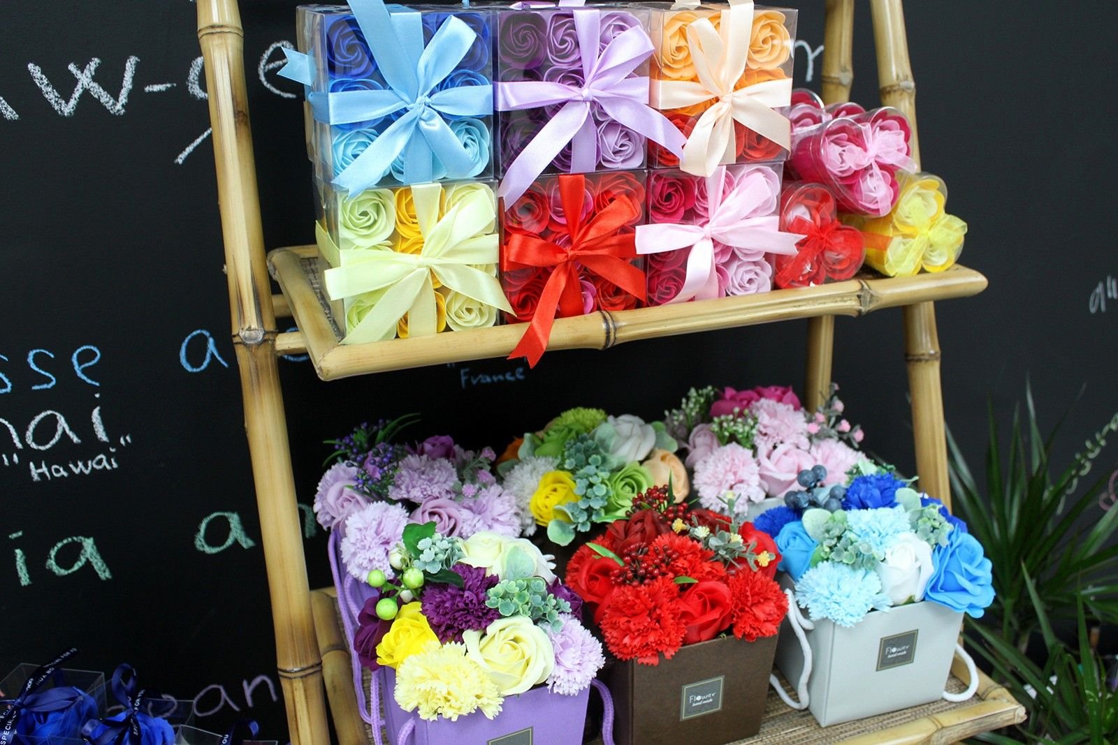 bG9jYWw6Ly9tZWRpYS9TTi9BQy82MFIzMEMxRzZHVjNBQ1NOL2UwZDFhMTBmLmpwZWc-6.jpg Seifenblumen Set Herzbox Rosen Rot – 3er Geschenkset mit Duft Rosenblüten für Bad & Geschenkideen