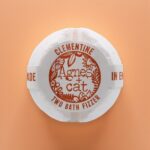 Badebombe Clementine Weiß Orange 210g – Handgemachte Badebombe mit Zitrusduft