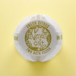 Badebombe Fresh Citrus Weiß Gelb 210g – Handgemachte Badebombe mit Zitrusduft