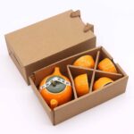 Orangen Teeservice mit Teekanne & 4 Tassen aus Keramik – Honigbee Orangen Teeservice mit Teekanne & 4 Tassen aus Keramik