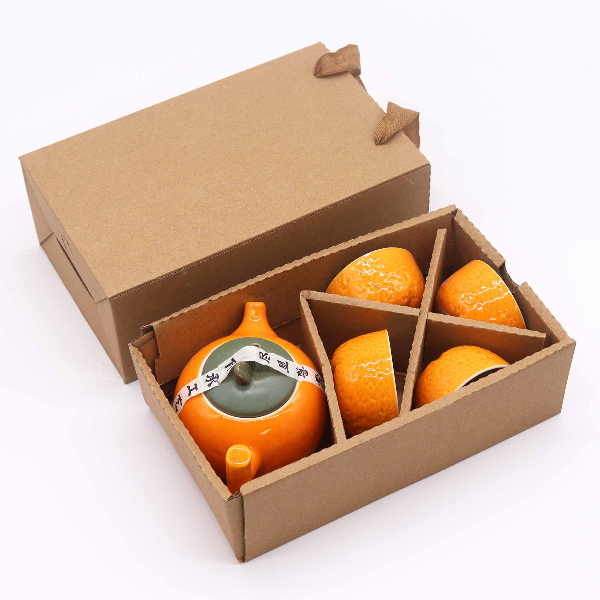 bG9jYWw6Ly9tZWRpYS85SC9HRC82MFIzMEMxRzZXUzNHRDlILzk5NmUyMjFkLmpwZWc.jpg Orangen Teeservice mit Teekanne & 4 Tassen aus Keramik