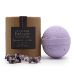 Badebombe mit Amethyst Armband Lavendel & Teebaum 140 g Handgemacht – Honigbee Badebombe mit Amethyst Armband Lavendel & Teebaum 140 g Handgemacht