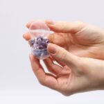 Badebombe mit Amethyst Armband Lavendel & Teebaum 140 g Handgemacht – Honigbee Badebombe mit Amethyst Armband Lavendel & Teebaum 140 g Handgemacht