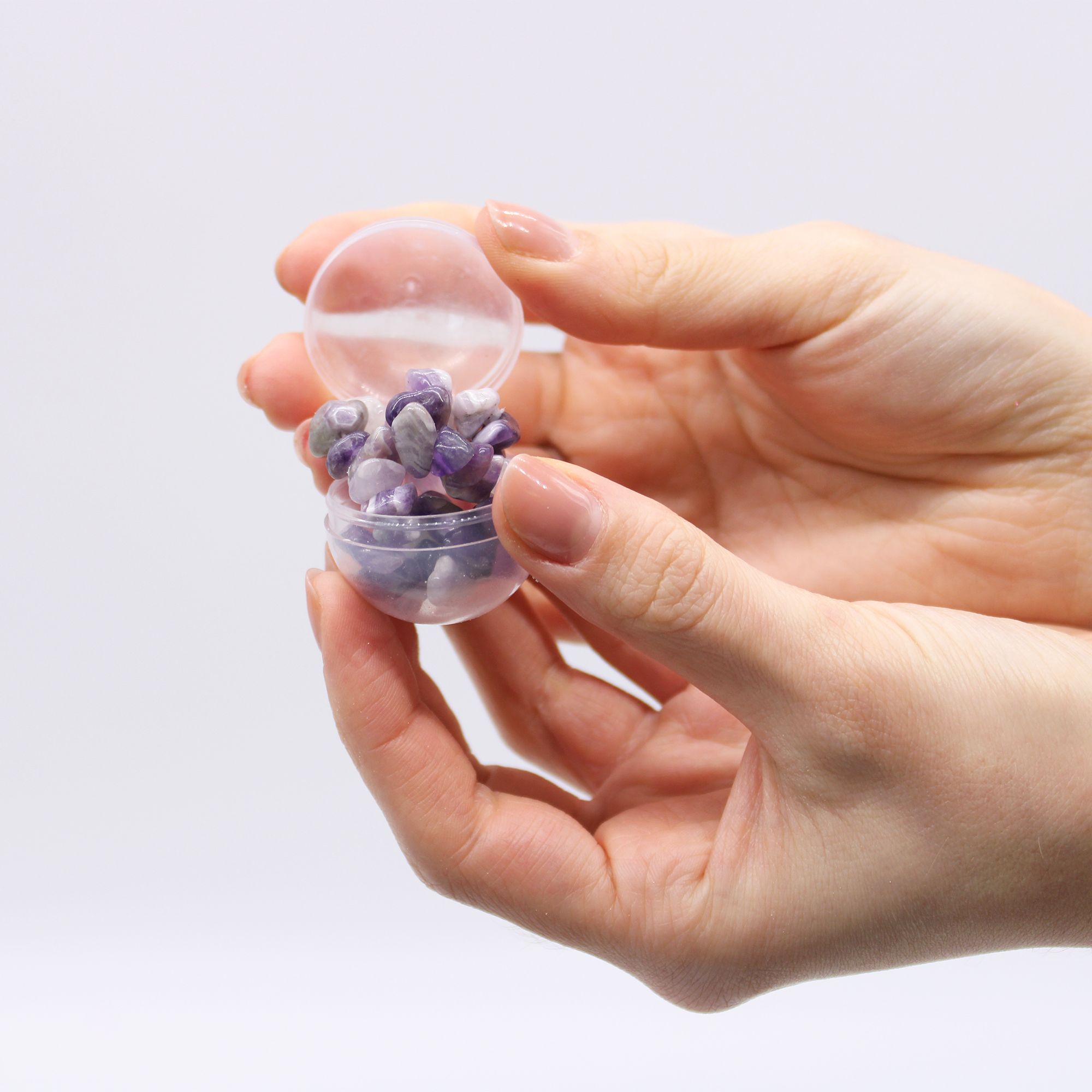 bG9jYWw6Ly9tZWRpYS85Si9KRS82MFIzMEMxRzZSVktKRTlKLzFiOWUzOTBhLmpwZWc.jpg Badebombe mit Amethyst Armband Lavendel & Teebaum 140 g Handgemacht