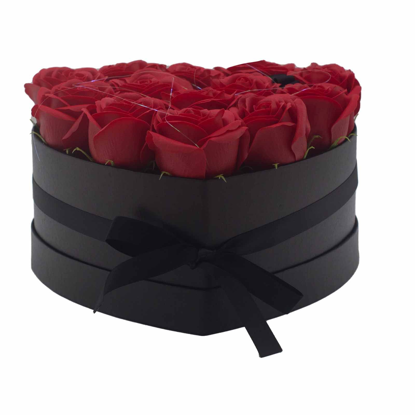bG9jYWw6Ly9tZWRpYS85Sy9BQy82MFIzMEMxRzZSVDNBQzlLL2M4YzI0NjkyLmpwZWc.jpg Seifenblumen Rosenstrauß Rot 13 Rosen Herz – Duftseifen Geschenkbox