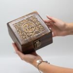 Teebox aus Mangoholz mit 4 Fächern handgeschnitzt