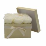 Seifenblumen Rosenstrauß Creme 9 Rosen Quadratisch – Duftseifen Geschenkbox