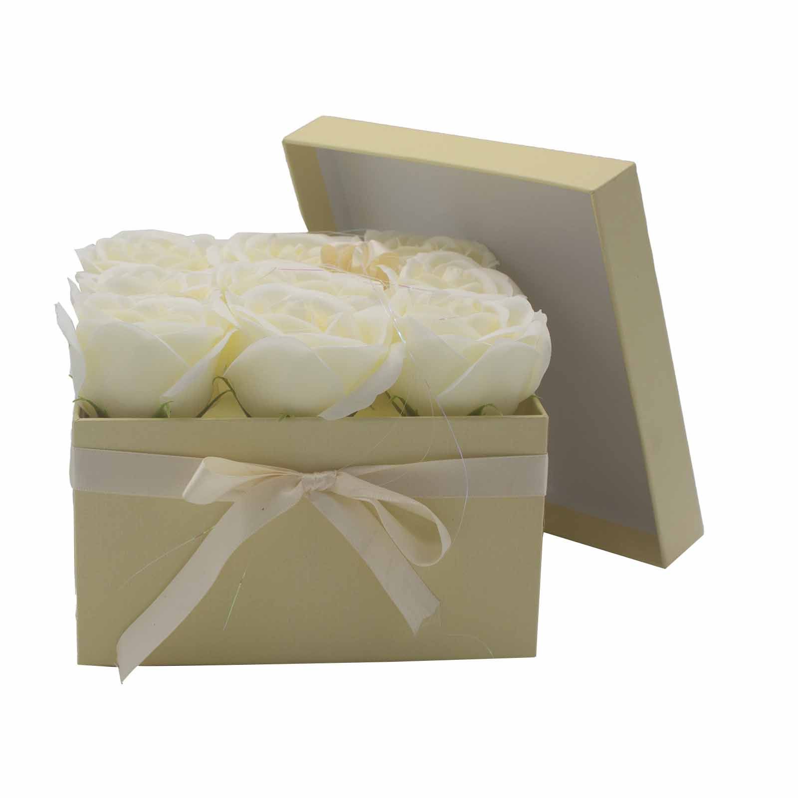 Seifenblumen Rosenstrauß Creme 9 Rosen Quadratisch – Duftseifen Geschenkbox