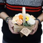 Seifenblumen Rosenstrauß Rosa im Weidenkorb – Duftseifen Geschenk