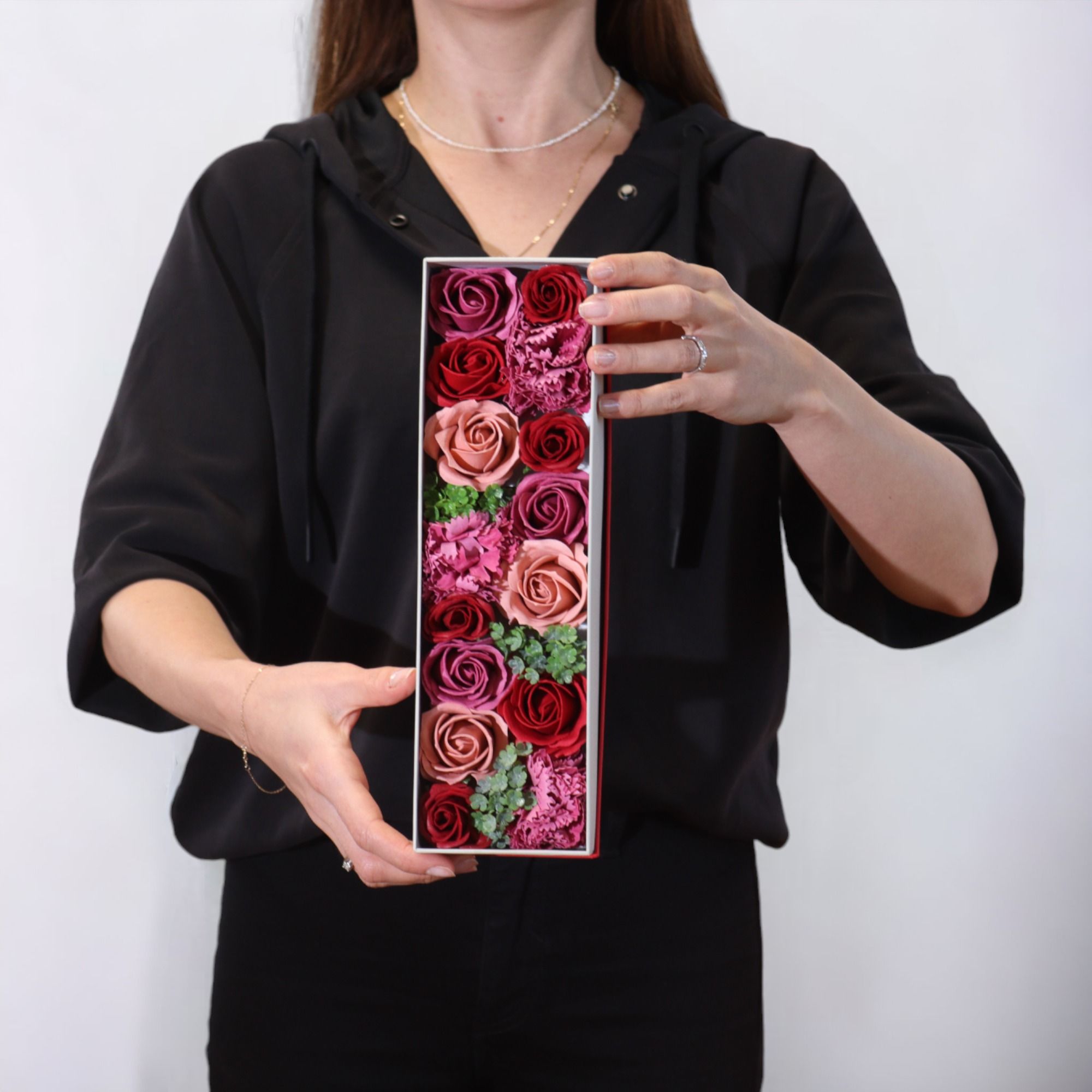 bG9jYWw6Ly9tZWRpYS85Uy82RS82MFIzMEMxRzZSV0s2RTlTL2QxYTViNzZjLmpwZWc.jpg Seifenblumen Geschenkbox Vintage Rosen Lang – Duftseifen Geschenk