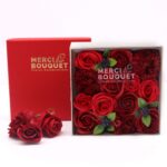Seifenblumen Geschenkbox Rote Rosen Quadrat – Romantisches Duftseifen Geschenk