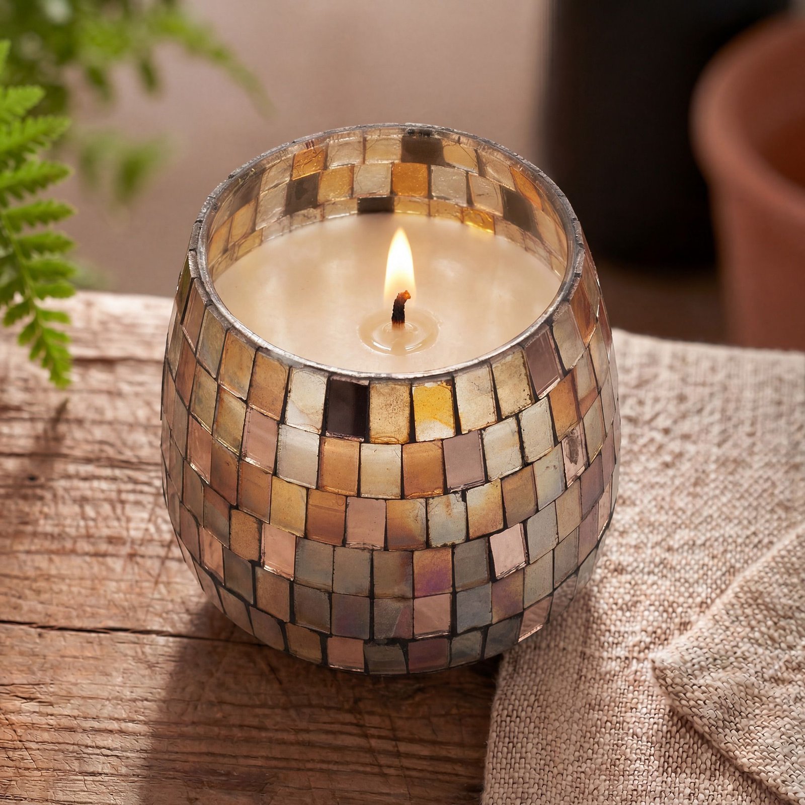 Mittlere Glaskerze Amber Mosaik 45 Stunden Brenndauer Dekokerze im Glas