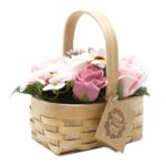 Seifenblumen Rosenstrauß Rosa im Weidenkorb