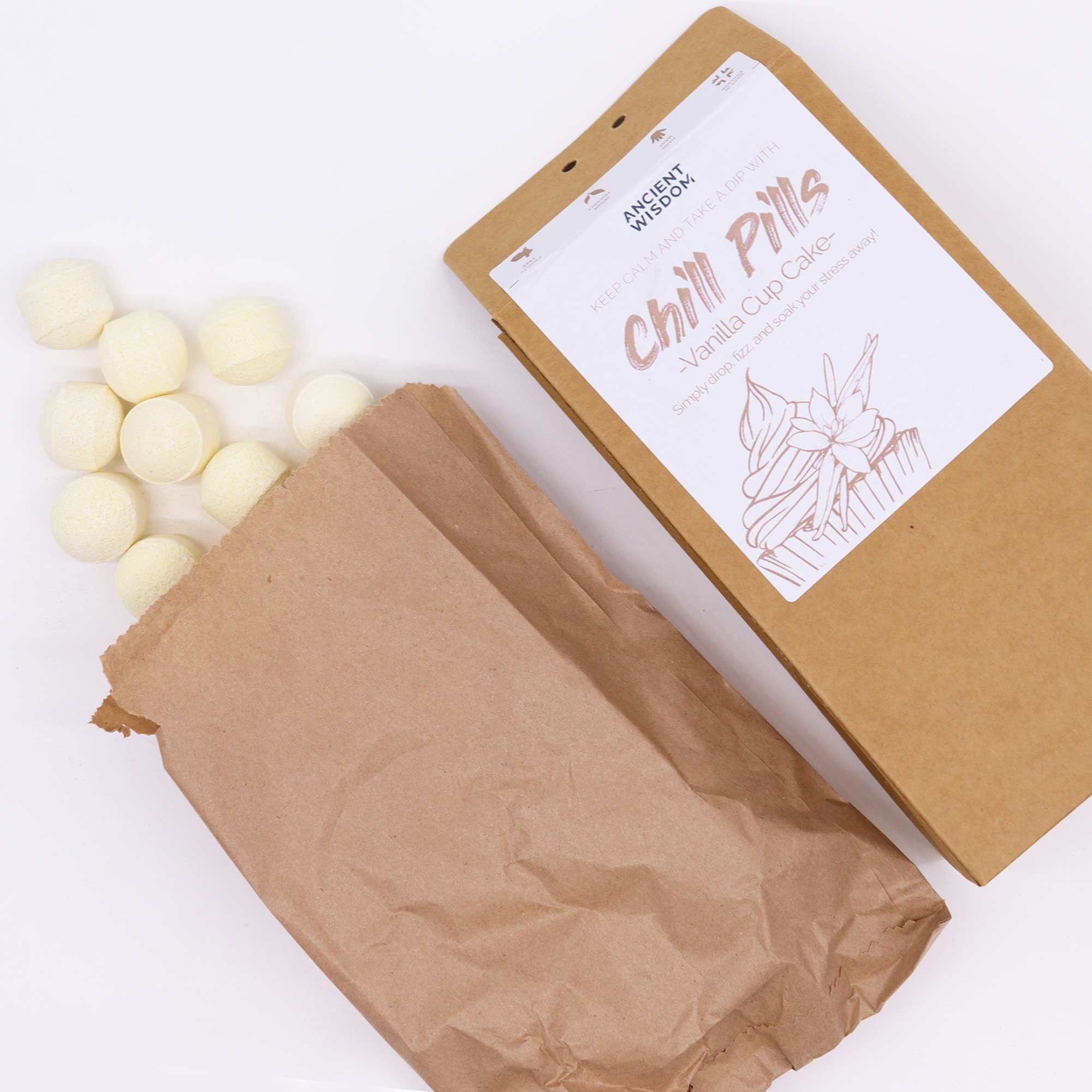 bG9jYWw6Ly9tZWRpYS8xSC9DQy82MFIzMEMxRzZXUktDQzFILzZiMmM3ZDc0LmpwZWc.jpg Badekugeln Geschenkset Vanille Cupcake Duft Chill Pills 350 g Vegan Handgemacht