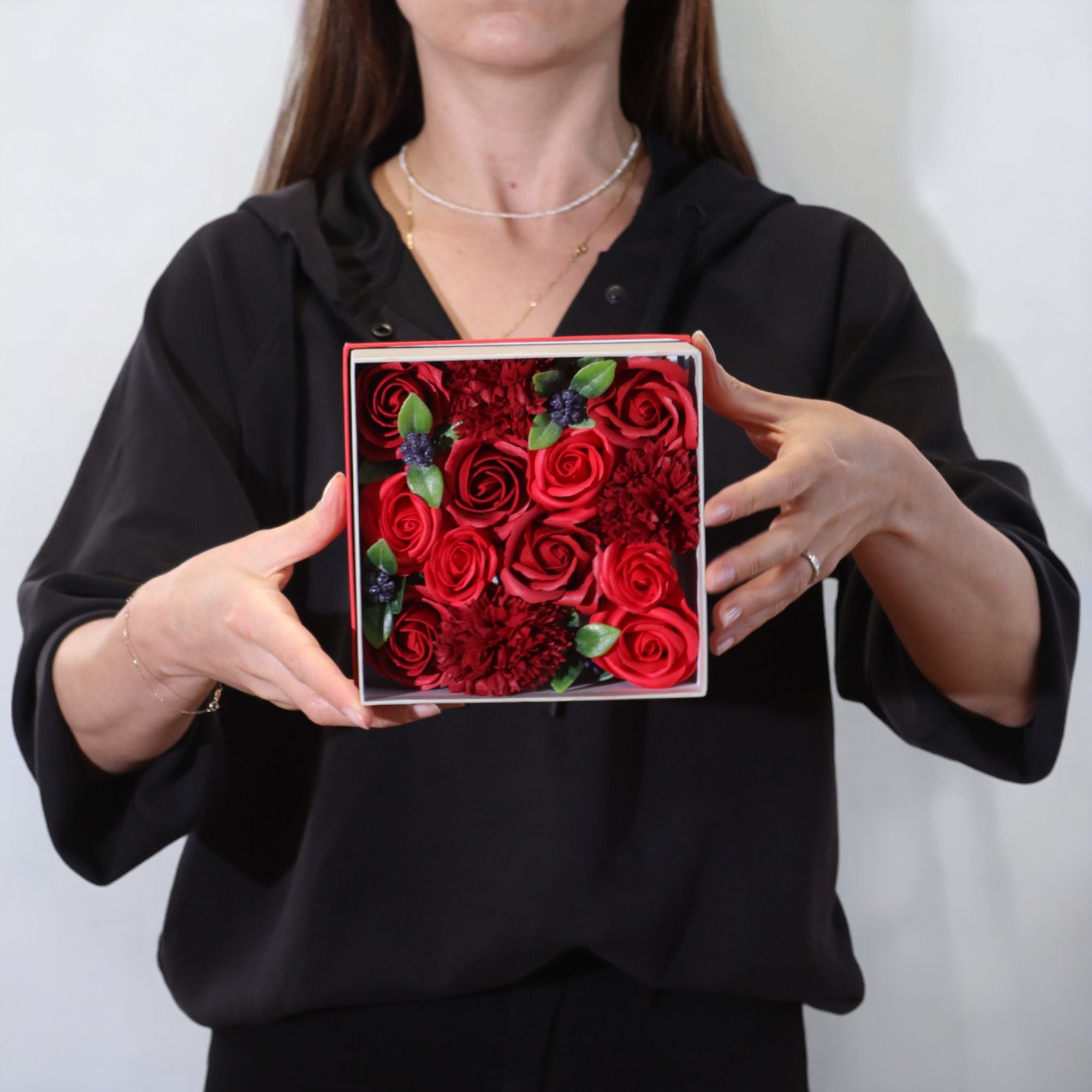 Seifenblumen Geschenkbox Rote Rosen Quadrat – Romantisches Duftseifen Geschenk