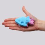 Dinosaurier Badebombe Blaubeere 80 g – Sprudelnder Badespaß für Kinder – Honigbee Dinosaurier Badebombe Blaubeere 80 g – Sprudelnder Badespaß für Kinder