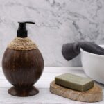 Seifenspender aus Kokosholz 150 ml Natur – Honigbee Seifenspender aus Kokosholz 150 ml Natur