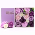 Seifenblumen Geschenkbox Lavendel Rose & Nelke Quadrat – Duftseifen Geschenk – Honigbee Seifenblumen Geschenkbox Lavendel Rose & Nelke Quadrat – Duftseifen Geschenk